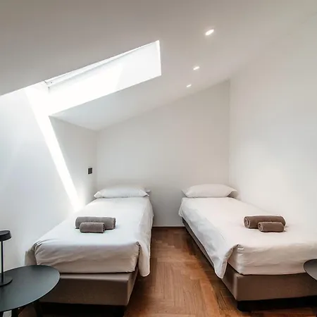 Dome's Magic - The House Of Travelers * Como