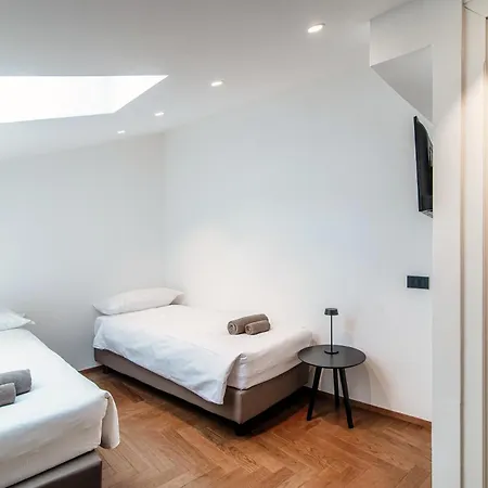 Dome's Magic - The House Of Travelers *